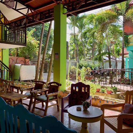 Colors Boutique Hostel Puerto Princesa Ngoại thất bức ảnh
