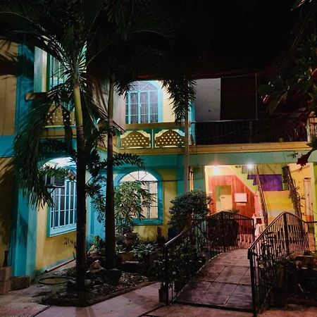 Colors Boutique Hostel Puerto Princesa Ngoại thất bức ảnh