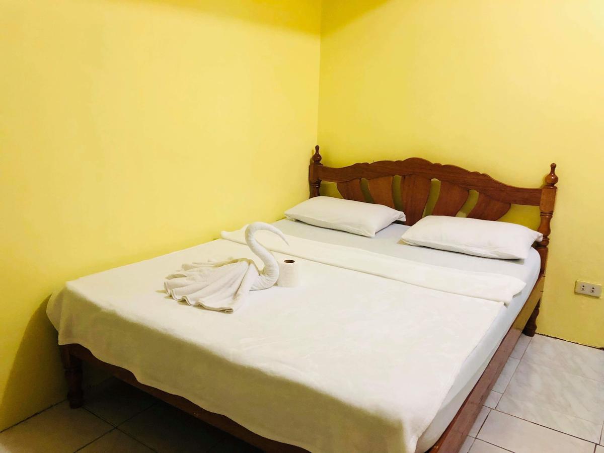 Colors Boutique Hostel Puerto Princesa Ngoại thất bức ảnh