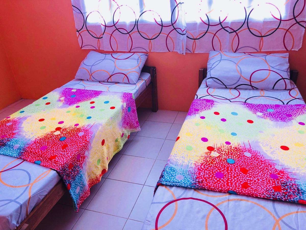 Colors Boutique Hostel Puerto Princesa Ngoại thất bức ảnh