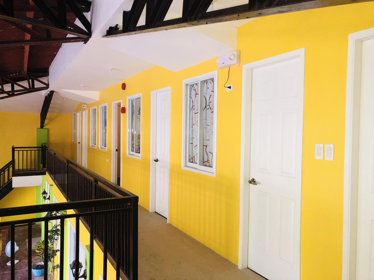 Colors Boutique Hostel Puerto Princesa Ngoại thất bức ảnh