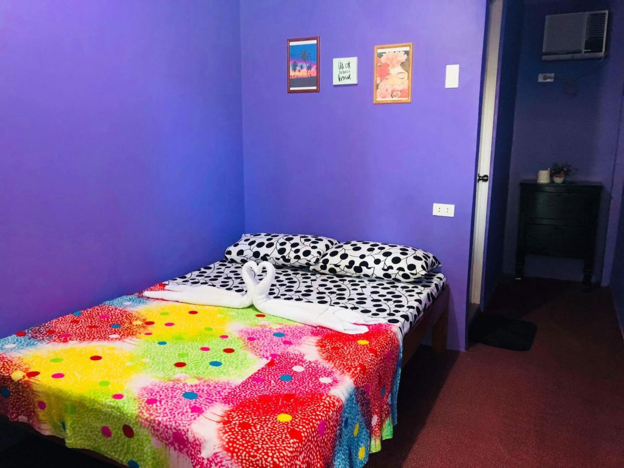 Colors Boutique Hostel Puerto Princesa Ngoại thất bức ảnh